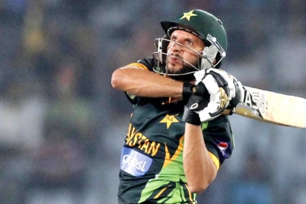 Shahid Afridi longest six in international cricket history ever